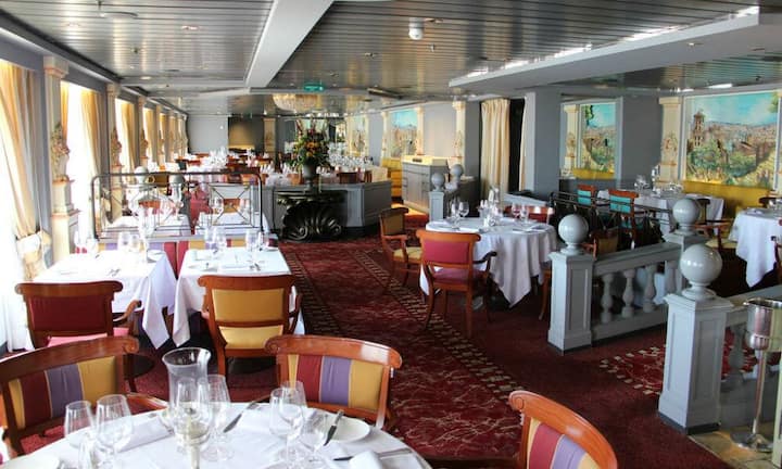 Rang 2: Crystal Serenity  (2015: Rang 2) Total Punkte: 73