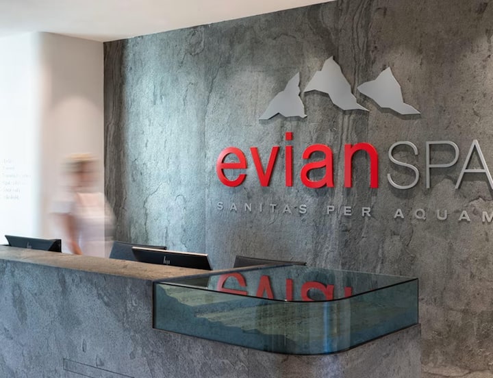 ... und ein Spa der Marke Evian.