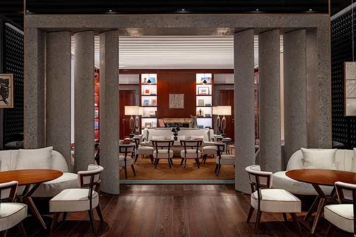 Portrait Milano
Für das Interieur liess sich Architekt Michele Bönan vom Mailänder Design-Erbe der 1950er- und 1960er-Jahre inspirieren.