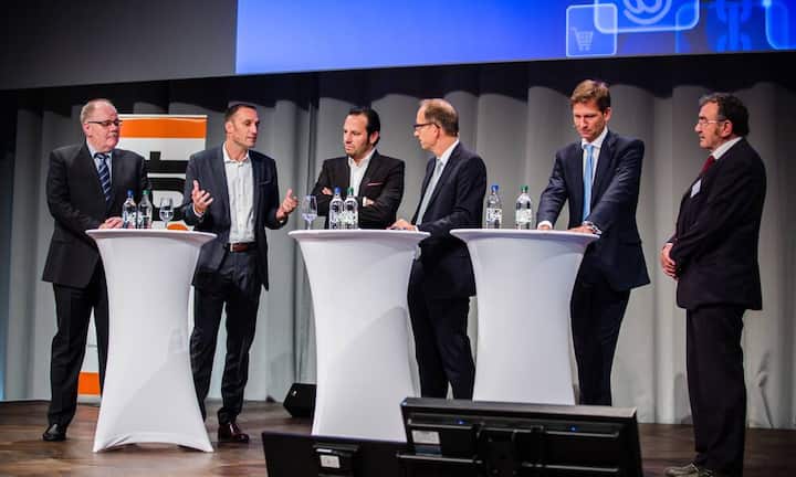Jürg Bloch, Head of Information Technology, Facility-Management & Security bei Manor AG, Martin Bürki, Managing Director Switzerland Ericsson AG, Manuel P. Nappo, Hochschule für Wirtschaft Zürich, Leiter Fachstelle Social Media Management, Roger Brennwald, Moderator, Christian Keller, General Manager IBM Schweiz und Fredy Schwyter, Dipl. Ing. HTL/STV, CISA, CISM, CEO Advanced Telematic Research