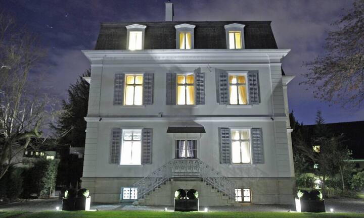 … und in der Nacht unverkennbar einzigartig. Den Preis erfahren Sie auf Anfrage.