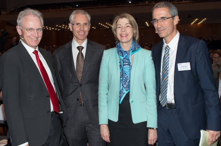Hans-Ulrich Bigler, Direktor, Schweizerischer Gewerbeverband sgv; Bruno Sauter, Amtschef, Amt für Wirtschaft und Arbeit des Kantons Zürich; Barbara Kux, Mitglied des orstands, Siemens AG; Serge Gaillard, Direktor, Eidgenössische Finanzverwaltung