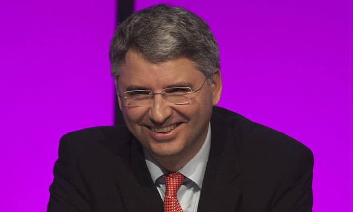 Auf Platz 6 findet sich eine von zwei Schweizer Firmen in den Top Ten: Roche-CEO Severin Schwan bekam 10,02 Millionen Euro.