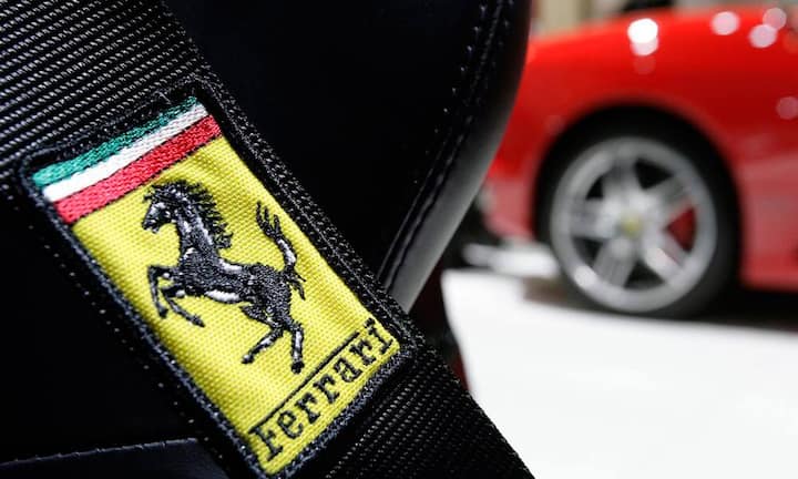 Den mit Abstand höchsten Gewinn macht das Unternehmen Ferrari, das an jedem verkauften Wagen 56'000 Euro verdient.Bilder: KeystoneDieser Text erschien zuerst bei «Business Insider Deutchland» unter dem Titel «Das verdienen Audi, VW und Fiat wirklich, wenn ihr euch ein Auto kauft»
