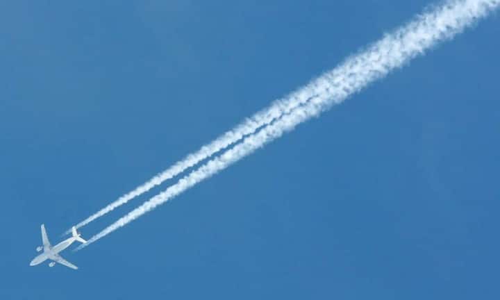 Am 15. November 1998 liberalisiert die Revision des Luftfahrtgesetzes den schweizerischen Luftverkehr.