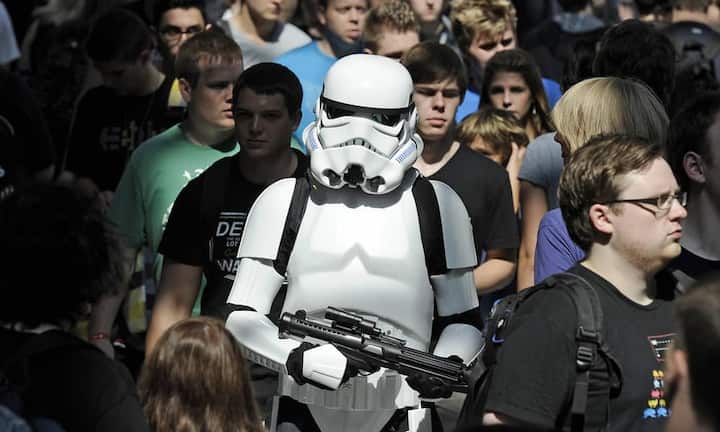 «Die fröhliche und interessierte Stimmung der Besucher gleicht einer Festivalstimmung», beschreibt Ralf Mauerhofer von Koboldgames den Anlass. Die Besucher erscheinen manchmal verkleidet und imitieren...