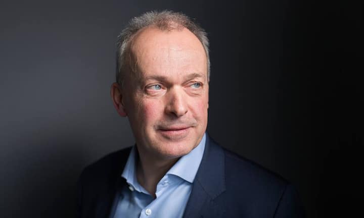 Urs Schaeppi:Der Bieler führt den grössten Telekomoperator des Landes unspektakulär, aber erfolgreich. Die starke Marktposition – kein Ex-Monopolist in Europa hat mehr Marktanteile als die Swisscom – verteidigt er mit Klauen und Zähnen. Und er investiert in Zukunftsmärkte, etwa beim Online-Lebensmittelversand oder bei der personalisierten Werbung.