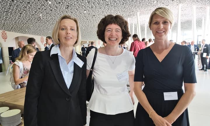 Marianne Janik, General Manager, Microsoft Schweiz GmbH; Gabriela Seiz, Bundesamt für Kommunikation; Ladina Caduff, Microsoft Schweiz GmbH