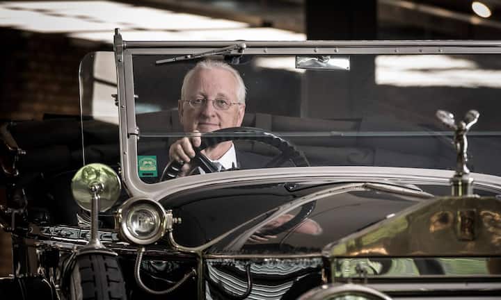 Zu Beginn formulierte Seeger (Bild) zwei klare Ziele: Die Sammlung sollte erstens die gesamte Produktionsgeschichte abbilden, nicht nur für Rolls-Royce, sondern auch für Bentley - zumindest insoweit Bentley ab 1931 unter das Dach der damals grösseren Rolls-Royce geschlüpft war. Und er wollte zweitens die gesamte Phantom-Reihe zusammenstellen, etwas, was noch keinem gelungen war.