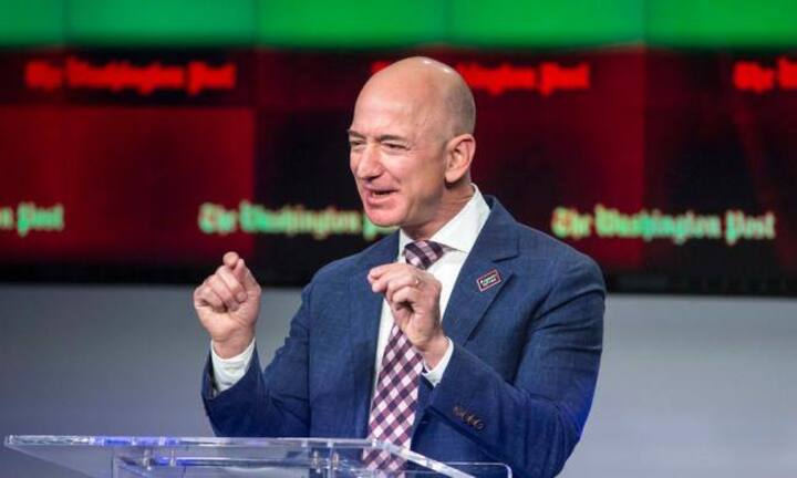 Amazon - Marktkapitalisierung 473 Milliarden Dollar, 341'400 Mitarbeiter Jeff Bezos wurde 1964 als Jeff Jorgensen geboren. Der kubanische Nachname stammt von seinem Adoptivvater, Miguel «Mike» Bezos, der ihn mit vier Jahren adoptierte. Der biologische Vater hatte Bezos' Mutter früh verlassen und den Kontakt zu Jeff verloren.