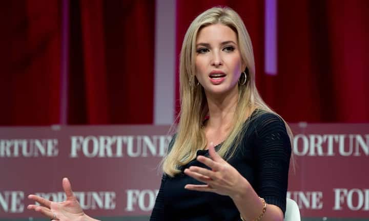 Stattdessen stand während des Wahlkampfes seine älteste Tochter Ivanka Donald Trump zur Seite. Die eloquente 34-jährige Unternehmerin und dreifache Mutter gilt als Lieblingskind von «The Donald». Mit ihrem Auftreten als moderne Mutter und erfolgreiche Geschäftsfrau sollte sie im Wahlkampf vor allem Wählerinnen für ihren Vater gewinnen.