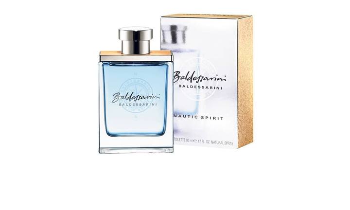 Baldessarini: Der neue Männerduft wirkt aromatisch und exotisch frisch und erinnert an Passionsfrucht, Mango und Meerwasser. Hinzu kommen Noten aus Curryrinde, Kardamom und Ingwer. Die Wärme von Nautic Spirit enstammt dem Patschuli, Moschus und Sandelholz. Eine elegante Sommerbrise. Baldessarini Nautic Spirit 50 ml, 85 Franken.