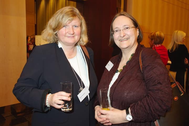 Renée Otterbech, Senior Financial Reporting Communications Manager, SwissRe; Asta Cebulla, Gruppenleiterin Dokumentenmanagement, FINMA