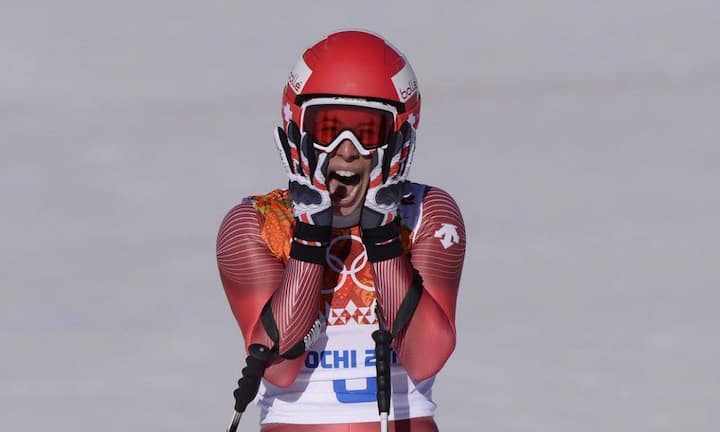 Fassungslos und glücklich: Dominique Gisin unmittelbar nach ihrem Überraschungscoup in Sotschi.