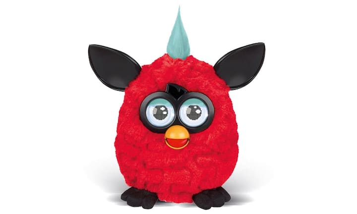 Superheld: Furby ist zurück. Das kultige Kuscheltier feiert 15 Jahre nach der ersten Generation sein Comeback. Schon die Augen aus LED-Bildschirmen deuten an, dass der neue Furby mehr draufhat. Füttern, filmen und übersetzen geht jetzt via iOS- oder Android-App. 129,95 Franken.