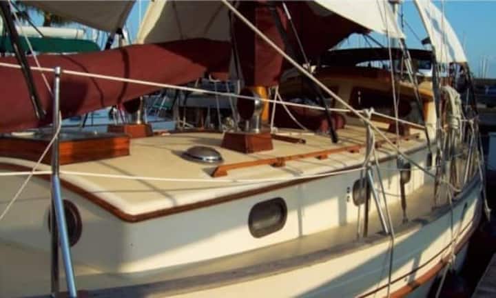 Nicht weit von Houston, Texas, im Hafen der Kleinstadt Kemah, können vier Leute zum Preis von 275 Dollar übernachten.