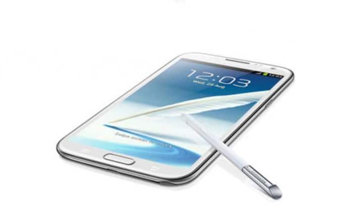 Dauerläufer: Samsung Galaxy Note 2Auch der 3.100-Milliamperestunden-Akku des Samsung Galaxy Note 2 ist nicht zu verachten – in jeder Kategorie beeindruckt er mit guten Werten. Selbst beim stromfressenden Anwendungsmix ist erst nach 17 Stunden Schluss, damit hält der Akku auch bei Smartphone-Vielbenutzern von morgens bis abends durch. Die Standby-Zeit knüpft mit über 10 Tagen an die gute alte Zeit vor den ersten Smartphones an. Testnote: 1.86.