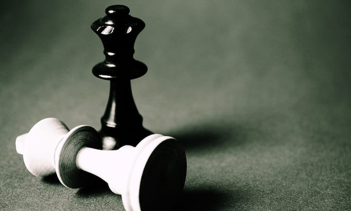 2. Mehr VerantwortungDer Arbeitgeber sollte nur wenige Vorgaben machen und stattdessen seine Mitarbeiter dazu ermutigen, mehr eigene Entscheidungen zu treffen. Der Grund: Mehr Eigenverantwortung führt dazu, dass der Mitarbeiter wichtige Kompetenzen entwickelt und selbstbewusster wird. Zudem führt mehr Verantwortung dazu, dass der Mitarbeiter den Status quo hinterfragt und neue Ideen einbringt.