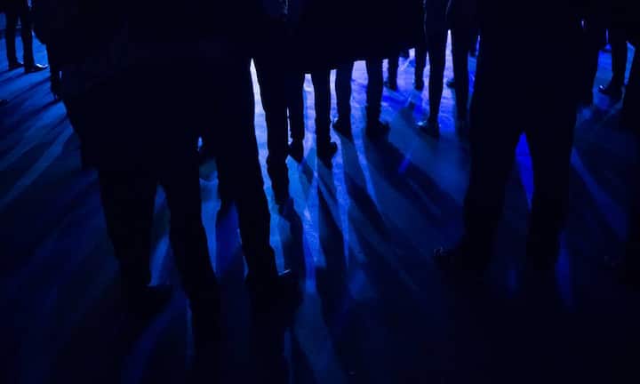 Besonders lukrativ und die wachstumsstärkste Einnahmequelle sind Auftritte an Firmenanlässen. Die Gagen sind bis zu doppelt so hoch wie für Konzerte. Bei DJ Antoine ist jeder vierte Auftritt ein Corporate Gig, er zählt auch Privatanlässe von Neureichen dazu. Seine Gage liegt zwischen 25'000 und 50'000 Franken.