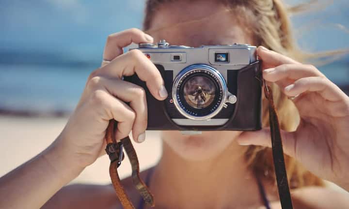 KameraBereits 2015 stellte das Fotounternehmen Ifolor in einer Auswertung fest, dass fast ein Drittel der Fotos von Handys geknipst wurden – am meisten mit Apple-Geräten. Der Trend hat sich wohl auch in der Zwischenzeit fortgesetzt.