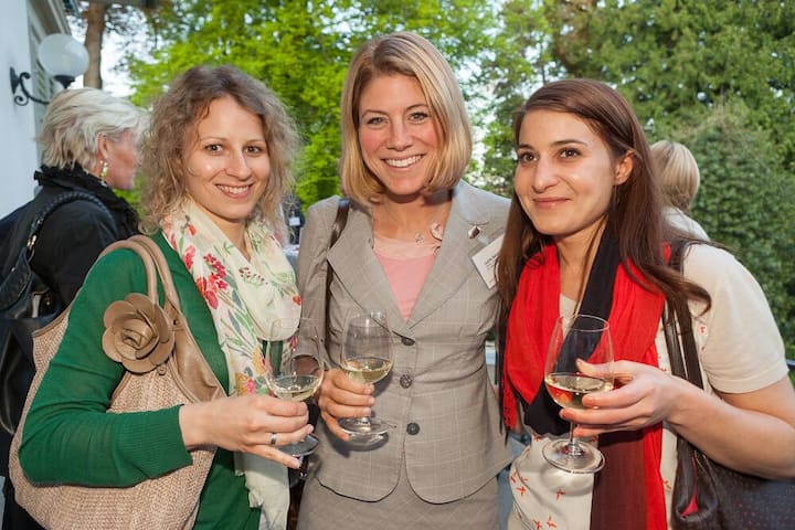 Claudia Stähli, ZHAW Zürcher Hochschule für angewandte Wissenschaft; Judith Rahel-Seitz, ZHAW Zürcher Hochschule für angewandte Wissenschaft; Salma Al-Khadra, Interbrand