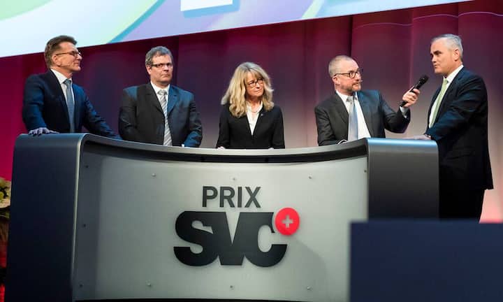 Hans-Ulrich Müller, SVC Präsident; Thomas Nösberger, Partner/Sitzleiter Bern Ernst & Young AG; Petra Joerg, CEO Rochester-Bern Executive Programs; Patrick Rohr, Moderator; Thomas Gottstein, CEO Credit Suisse Schweiz AG
Bilder: Pascal Mueller/EQ Images
