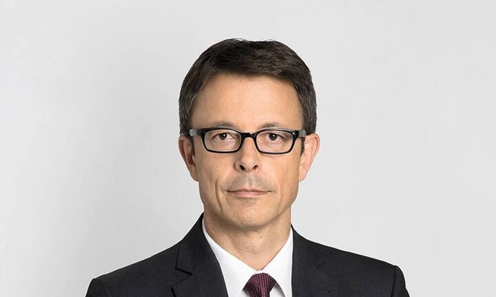 Peter BurckhardtCrime Spezialist, Schellenberg WittmerWhite Collar Crime ist seine Spezialität, vor allem die unternehmensinterne Ermittlung und Analyse von Wirtschaftskriminalfällen. Als Long Stay an der Seite der Credit Suisse im Steuerstrafverfahren vor dem US-Justizministerium hat er seiner Kanzlei Schellenberg Wittmer einen stabilen Honorarfluss generiert. Neu hinzugekommen sind Grossfälle wie Fifa und der Geldwäschereiskandal rund um die brasilianische Petrobras.