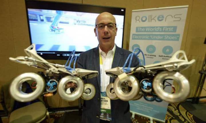 Elektronische Rollschuhe
Die französische Firma Rollkers hat «Unterschuhe» entwickelt, mit denen die Fussgänger dank Elektromotor mühelos vorwärts gleiten.