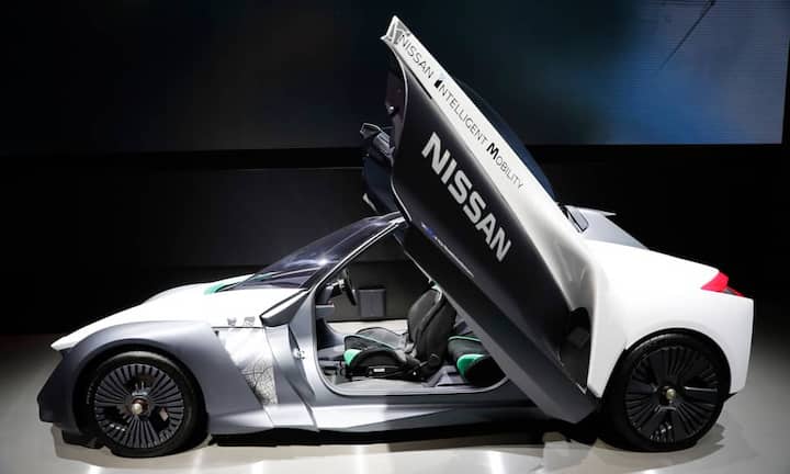 Der Blade Glider von Nissan operiert mit Seamless Autonomous Mobility, kurz SAM. Dieses Fahrsystem lernt im Austausch mit dem Fahrer und entwickelt sich dynamisch weiter. Damit nicht genug, das SAM eines Autos lernt auch von den Erfahrungen aller anderen SAMs.