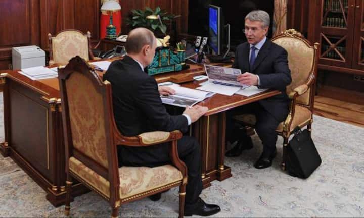 Im Jahr 2014 veränderten sich die Vermögen vieler Milliardäre beträchtlich. Hier sind die fünf grössten Gewinner und Verlierer, die der UBS-Informationsdienst Wealth-X zusammengetragen hat.
Grösster Verlierer: Leonid Mikhelson, minus 7 Milliarden Dollar (minus 41 Prozent) auf 10 Milliarden Dollar.
Dem Verwaltungsratsvorsitzenden und Chef der russischen Gasfirma bleiben 10 Milliarden Dollar.
Keystone