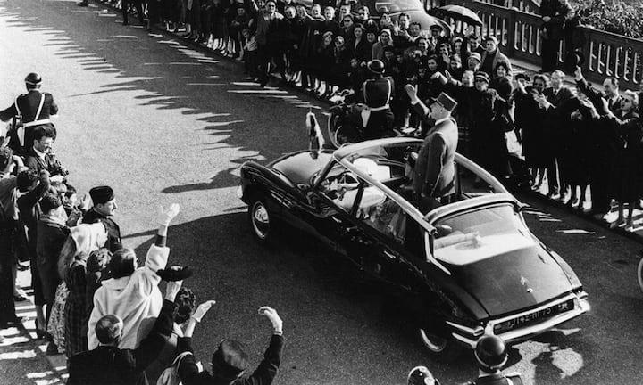 Komfort und viel Platz: Diese Mischung begeisterte auch Charles de Gaulle für den Citroën DS. Nach einem Attentat auf de Gaulle fuhr sein Chauffeur auf den Felgen der schwer getroffenen Staatskarosse weiter. Der Wagen war so robust, dass Monsieur le Président unverletzt davonkam.Bilder: Keystone/Wikimedia/Pinterest