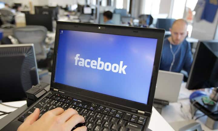 Facebook: Baby-BargeldZuckerbergs Freude über sein kleines Töchterlein macht offenbar grosszügig. Jeder Facebook-Mitarbeiter, der ein Kind bekommt, darf sich über einen Bonus von 4000 Dollar freuen.