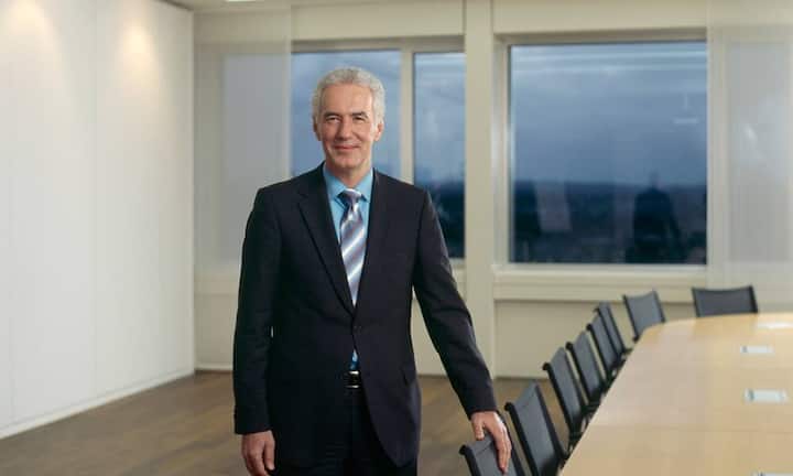 Richard RidingerCEO LonzaAls Ridinger 2012 die Leitung des Pharmazulieferers übernahm, dümpelte die Aktie um 33 Franken herum. Der Ex-BASF-Manager restrukturierte das Unternehmen und stabilisierte das Wachstum durch den Ausbau von Geschäftsfeldern wie Nahrungszusatzmitteln und macht so Riesen wie Nestlé zunehmend Konkurrenz. Vier Jahre später notiert die Aktie mit über 180 Franken nahe dem Allzeithöchst.