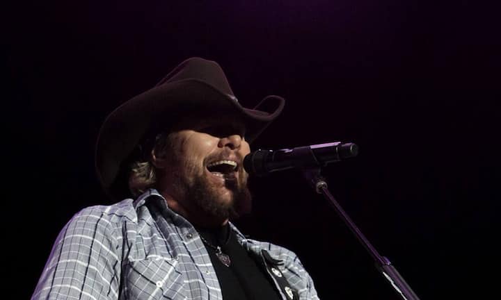 Bei uns ist der Countrystar Toby Keith eher unbekannt. In den USA ist er ein Mega-Star und mit Einnahmen von 65 Millionen auf Platz vier klassiert.