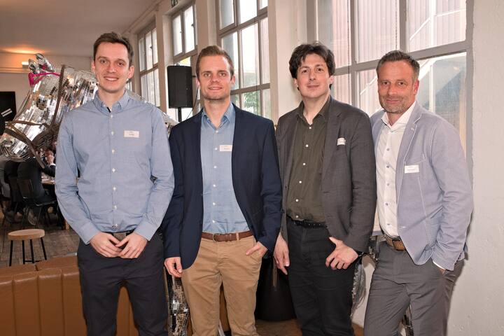 Die Keynote-Speakers und der Moderator: Pavel Bielik, ETH Zürich; Igor Susmelj, Co-Founder, Mirage; Philipp Theisohn, Professor für Neuere deutsche Literaturwissenschaft, Uni Zürich; Markus Spillmann, Förderbeirat, StrategieDialog21