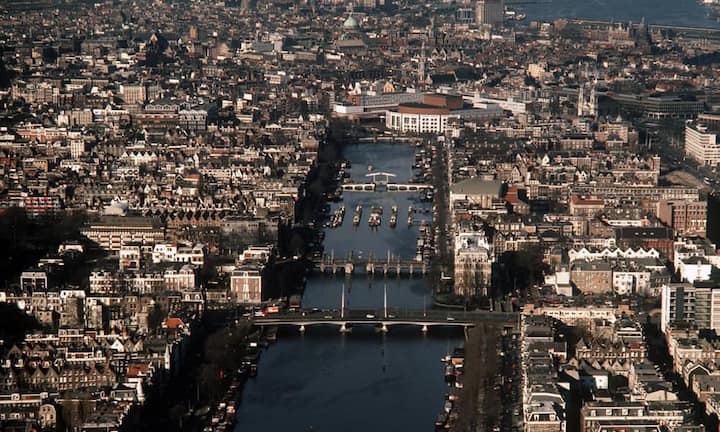 7,16 Jahre muss ein Angestellter arbeiten, bevor er in Amsterdam eine 60-Quadratmeter-Wohnung erwerben kann.