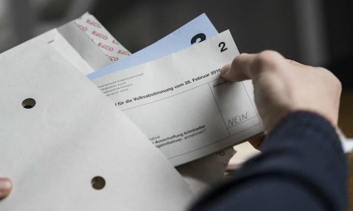 Politik: 63,7 Prozent
der wahlberechtigten Schweizer stimmten am 28. Februar über die Durchsetzungsinitiative ab. Dies ist die höchste Stimmbeteiligung seit der EWR-Abstimmung im Jahr 1992 mit 78,7 Prozent.