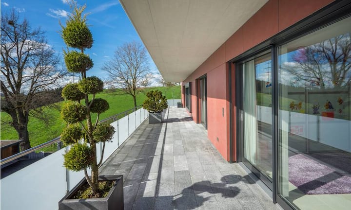 Die Terasse erstreckt sich auf einer Fläche von 275 Quadratmeter.