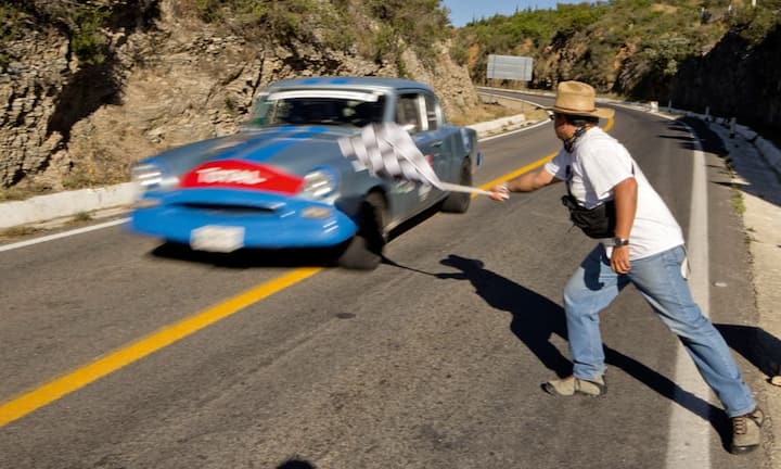 Die Speedetappen gleichen oft Achterbahnfahrten. Vollgas ist die Pedalstellung.