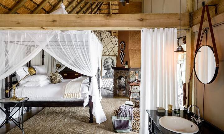 SüdafrikaPlus: Private Wildschutzgebiete mit herausragenden Luxus-Lodges; Safari gut kombinierbar mit klassischer Südafrikareise; malariafreie Safaris im Grossraum Port ElizabethMinus: Weniger Wildtiere als in Botswana, Tansania oder Kenia; der Krüger-Nationalpark und das Sabi-Sand-Wildreservat sind landschaftlich eher unspektakulär; das weitgehend zivilisierte Land ist ideal für Safari-Neulinge, Kenner vermissen aber das echte Afrika-Gefühl