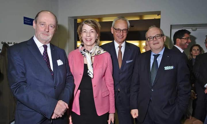 Walter Meier, Mediensprecher, SNB;
Barbara Kux, Aufsichtsrätin, Henkel, Total SA, Firmenich SA;
Heinz Waser, MBA Insead;
Heinrich Christen, Partner, EY AG Schweiz