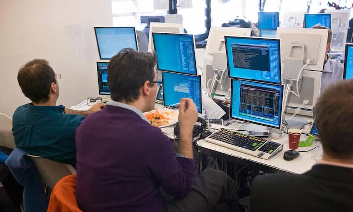 Bloomberg will von den Kandidaten wissen, wie viele Rennen es brauche, um aus 25 Pferden die schnellsten drei auszuwählen, wenn pro Rennen nur fünf antreten dürfen. Bilder: Keystone