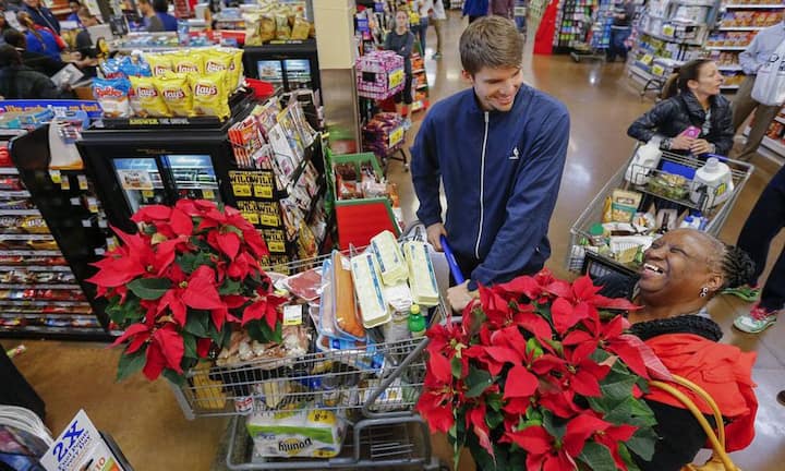 Rang 6: The Kroger Co.Auf Rang 6 liegt ein weiterer grosser Detailhändler aus den USA. In 32 Bundesstaaten ist Kroger mit über 2.468 Supermärkten, 777 Convenience-Stores sowie 374 Juweliergeschäften präsent. Einzelhandelsumsatz von gut 98 Milliarden Dollar