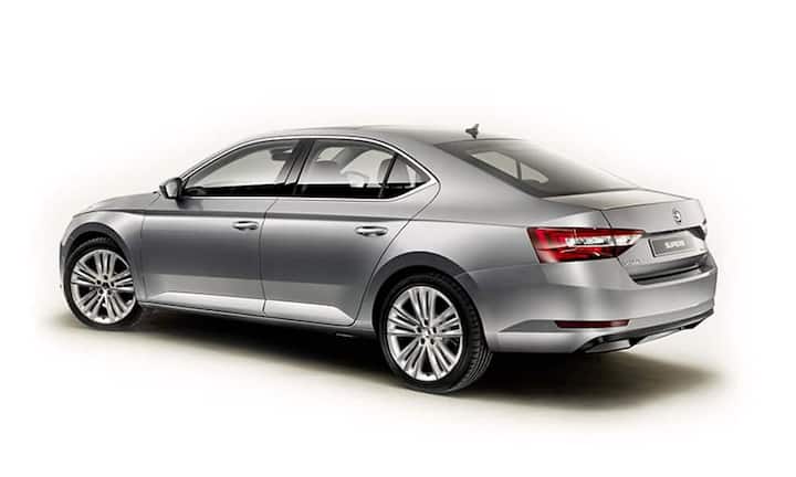 Der Skoda Superb ist erste Wahl, wenn es um bezahlbaren Luxus geht. Es gibt Annehmlichkeiten wie Regenschirme in den vorderen Türen, ein adaptives Fahrwerk, Siebenstufen-Automat oder Allrad.