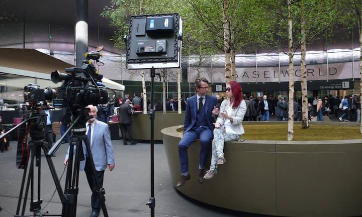Pressetermin vor dem Haupteingang.Gabriel Knupfer