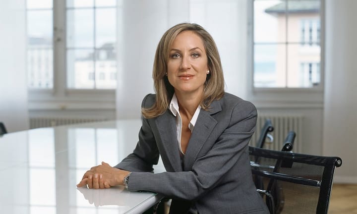 Platz 5: Carolina Müller-MöhlVermögen: 700 bis 800 Millionen FrankenCarolina Müller-Möhl hat sich als Unternehmerin und Investorin einen Namen gemacht. Mit der im Jahre 2000 gegründeten Müller-Möhl Group bewirtschaftet sie das Vermögen ihres verstorbenen Mannes. Zudem wurde die Zürcherin in den Verwaltungsrat einflussreicher Firmen wie Orascom, NZZ und Fielmann gewählt. Keystone