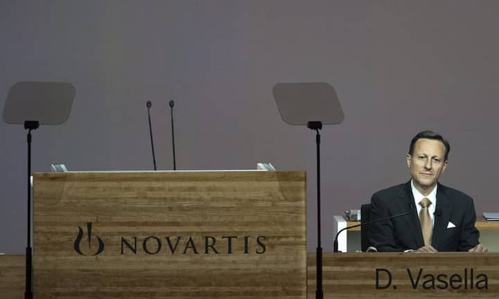 Novartis (im Bild: Verwaltungsratspräsident Daniel Vasella) ist in der Wahrnehmung ein Gigant. Mit 156 Milliarden Franken Börsenkapitalisierung bringt es der Basler Pharmamulti allerdings nur auf etwas mehr als ein Viertel des Wertes von Apple. Oder anders: Mit 600 Milliarden Franken könnten Nestlé, Novartis, Roche, UBS und Swiss Re gekauft werden. (Bilder: Keystone)