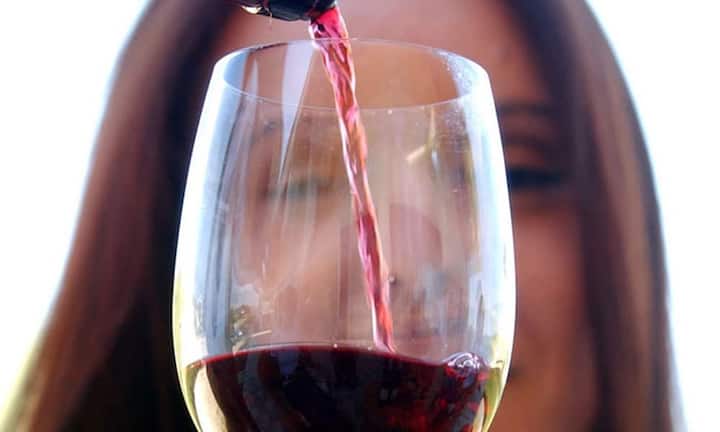 Ein Glas Wein hat ca. 80 Kalorien. (Bild: Keystone)