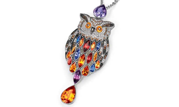 Mystisch: Das Traditionshaus Bucherer trifft mit dieser Brillanten-besetzten Kette und eingelegten Mandaringranaten im Marquise- und Tropfen-schliff den Nerv der Zeit. Die Edelsteine reflektieren das Licht bei jeder Bewegung der Trägerin und verleihen dem Schmuckstück einen geheimnisvollen Glanz. Bucherer, Kette, Preis auf Anfrage.