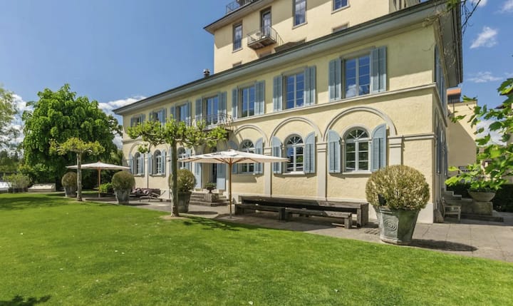 Auf dem Markt ist die Villa bereits seit vergangenem Sommer.